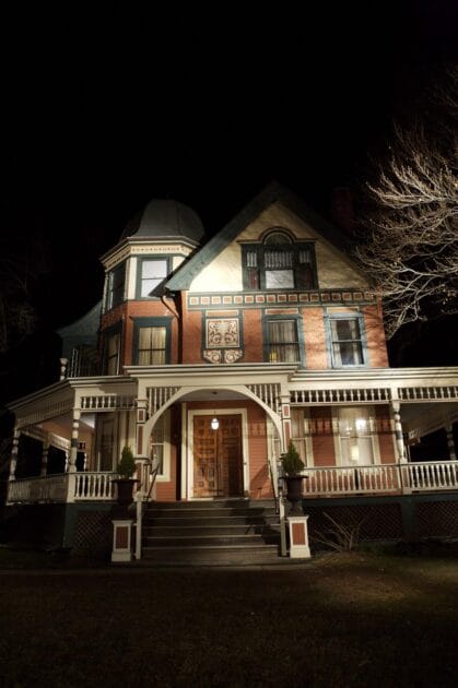 The House of the Devil 2009 Reviewed
